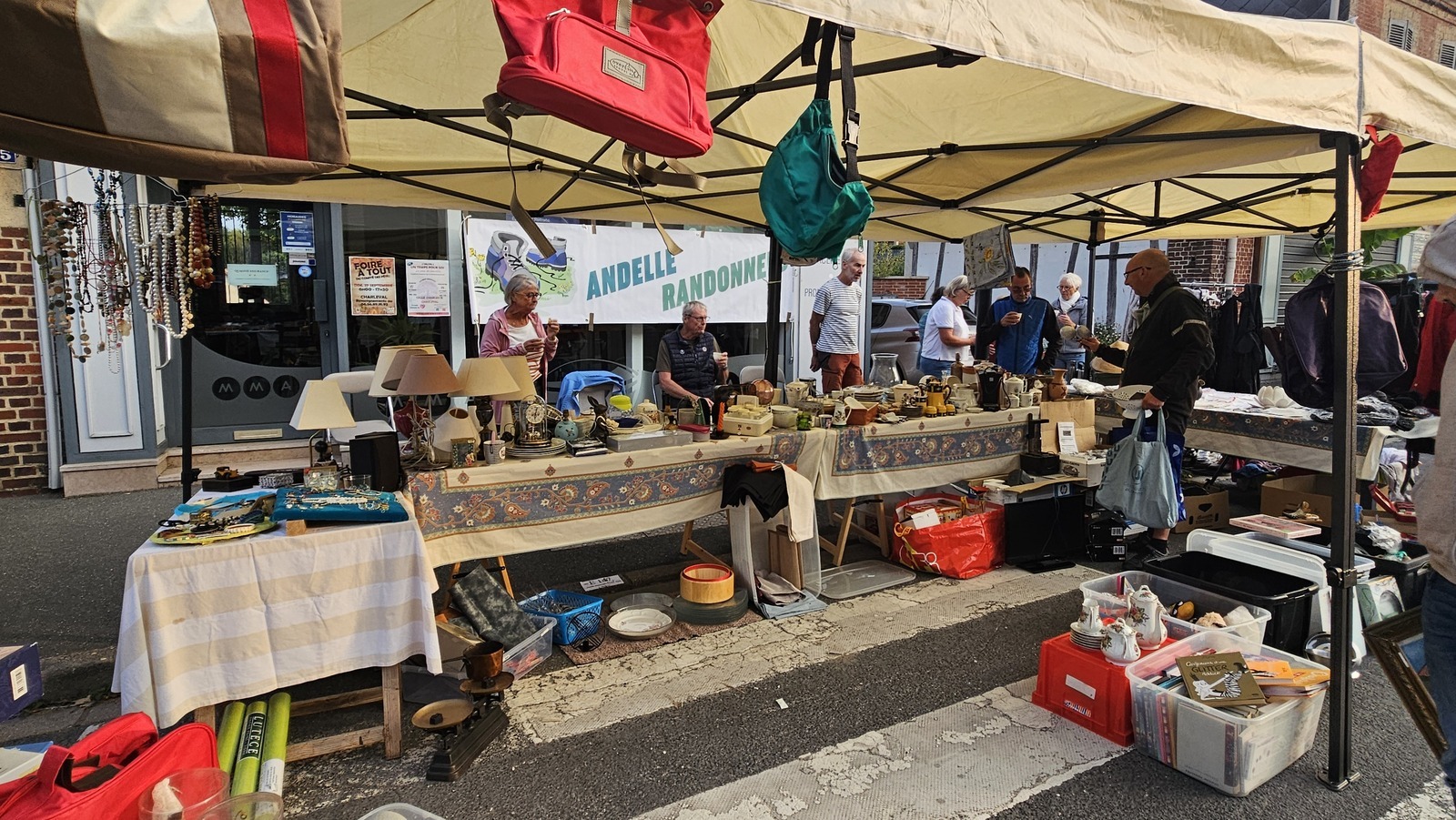 FOIRE A TOUT CHARLEVAL